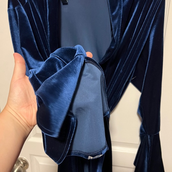 Navy Blue Velvet Housecoat - Picture 4 of 6
